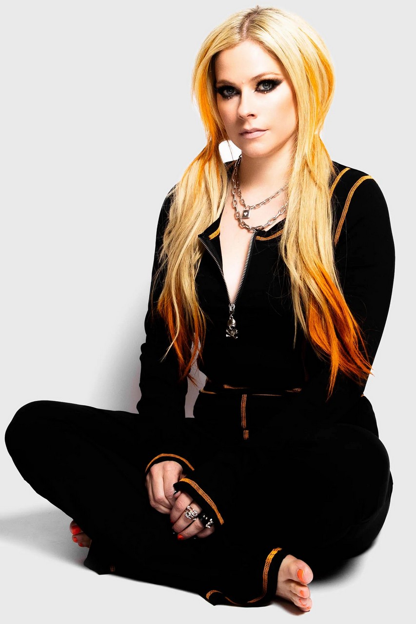 Avril Lavigne Feet